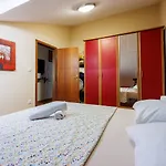 Lauschiges Apartment Nur 650 Meter Zum Strand Mit Meerblick, Privatparkplatz, Waschmaschine
