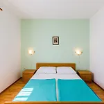 Komfortables Apartment Nur 500 Meter Zum Strand Mit Meerblick, Privatem Balkon, Grill