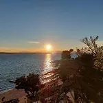 Faszinierendes Apartment Nur 200 Meter Zum Strand Mit Meerblick, Pool, Grill, Lounge-Bereich