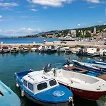 Malerisches Apartment Nur 200 Meter Zum Strand Mit Meerblick, Privatparkplatz, Grillbereich