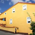 Modernes Apartment Nur 350 Meter Zum Strand Mit Privater Terrasse, Babybett, Elektrogrill