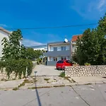 Charmantes Apartment Nur 500 Meter Zum Strand Mit Meerblick, Privatem Balkon, Privatparkplatz