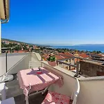 Exquisites Apartment Nur 350 Meter Zum Strand Mit Herrlichem Meerblick, Privatparkplatz, Wifi