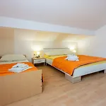 Ruhiges Apartment Mit Holzkohlegrill, Pool Mit Whirlpoolfunktion, Waschmaschine, Trockner