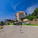 Komfortables Apartment Nur 350 Meter Zum Strand Mit Meerblick, Pool, Aussendusche