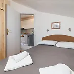 Atemberaubendes Apartment 150 Meter Zum Strand Mit Jacuzzi, Meerblick, Pool, Billardtisch