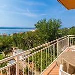 Komfortables Apartment Mit Meerblick, Bbq-Bereich, Garten, Privatparkplatz