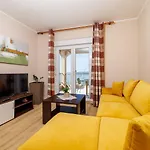 Malerisches Apartment Nur 350 Meter Zum Strand Mit Panoramameerblick, Pool, Aussendusche