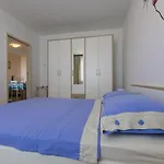 Charmantes Apartment Nur 300 Meter Zum Strand Mit Meerblick, Waschmaschine, Wifi