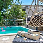 Malerisches Apartment Nur 150 Meter Zum Strand Mit Jacuzzi, Pool, Meerblick, Billard