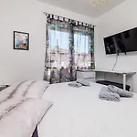 Modernes Apartment Nur 300 Meter Zum Strand Mit Meerblick, Waschmaschine, Trockner, Grill