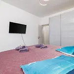 Modernes Apartment Nur 300 Meter Zum Strand Mit Meerblick, Waschmaschine, Trockner, Grill
