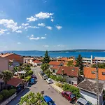 Komfortables Apartment Nur 250 Meter Zum Sandstrand Mit Privater Dachterrasse Und Meerblick