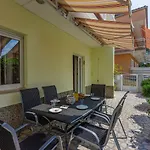 Hundefreundliches Apartment Nur 350 Meter Zum Sandstrand Mit Privater Terrasse, Steingrill, Wifi