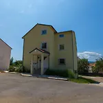 Mediterranes Apartment Nur 350 Meter Zum Strand Mit Meerblick, Elektrogrill, Privatparkplatz