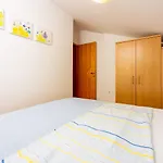 Cozy Dachgeschosswohnung Mit Meerblick, Klima, Wifi - Nur 350 Meter Zum Strand