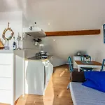 Atemberaubendes Studio Direkt Am Meer Mit Privatem Balkon, Grill, Meerblick