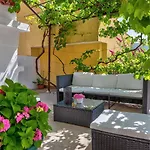 Mediterranes Ferienhaus Mit Boulebahn, Spielplatz, Outdoor-Kueche, Tischtennis, Privatpool