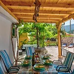 Mediterranes Ferienhaus Mit Boulebahn, Spielplatz, Outdoor-Kueche, Tischtennis, Privatpool