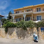 Traumhaftes Penthouse Nur 400 Meter Zum Strand Mit Meerblick, Pool, Spielplatz, Grill