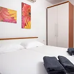 Traumhaftes Penthouse Nur 400 Meter Zum Strand Mit Meerblick, Pool, Spielplatz, Grill