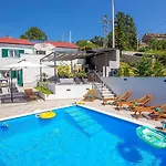 Beeindruckende 5-Sterne-Villa Mit Meerblick, Sauna, Gym, Beheizten Privatpool, Spielplatz, Bbq