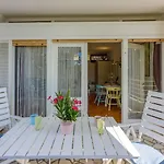 Helles Apartment Nur 190 Meter Zum Strand Mit Meerblick, Privater Terrasse, Wifi