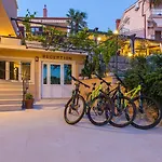 Faszienierendes Apartment Nur 100 Meter Zum Strand Mit Jacuzzi, Sauna, Meerblick