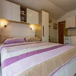 Bezauberndes Studio Nur 100 Meter Zum Strand Mit Sauna, Whirlpool, Meerblick, Wifi