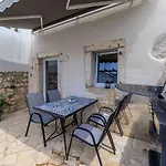 Malerisches Steinhaus Mit Privatpool, Bbq, Waschmaschine, Liegen, Klimatisierte Schlafzimmer