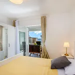 Renoviertes, Modernes Apartment Nur 200 Meter Zum Strand Mit Meerblick, Waschmaschine, Grill
