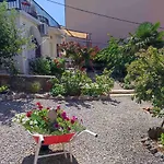 Renoviertes Apartment Nur 400 Meter Zum Strand Mit Meerblick, Klima, Waschmaschine