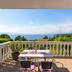 Apartment Njivice 5295B