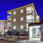 Serene Apartment In Dramalj With Jacuzzi