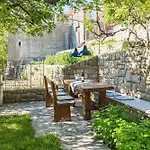 Apartments Blanka - Garden Oasis With Jacuzzi