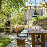 Apartments Blanka - Garden Oasis With Jacuzzi