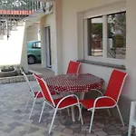Apartments & Rooms Dekanic