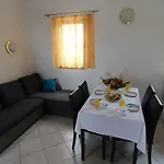 Apartments In Malinska/Insel Krk 34609