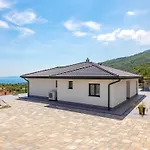 Holiday Home Villa Mantis By Interhome