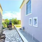 Cozy Villa With Pool