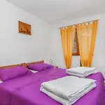Cozy Apartment In Malinska With Kitchen