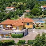 Nice Home In Opric With Wifi