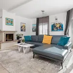 4 Bedroom Cozy Home In Matulji
