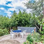 2 Bedroom Awesome Apartment In Grizane