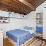 Cozy Home In Viskovo With Wifi