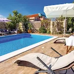 Beautiful Apartment In Barbat