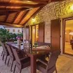 4 Bedroom Beautiful Home In Turcic