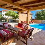 Cozy Home In Garica With Wifi
