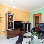 4 Bedroom Stunning Home In Viskovo