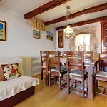 Nice Home In Vidovici With Wifi